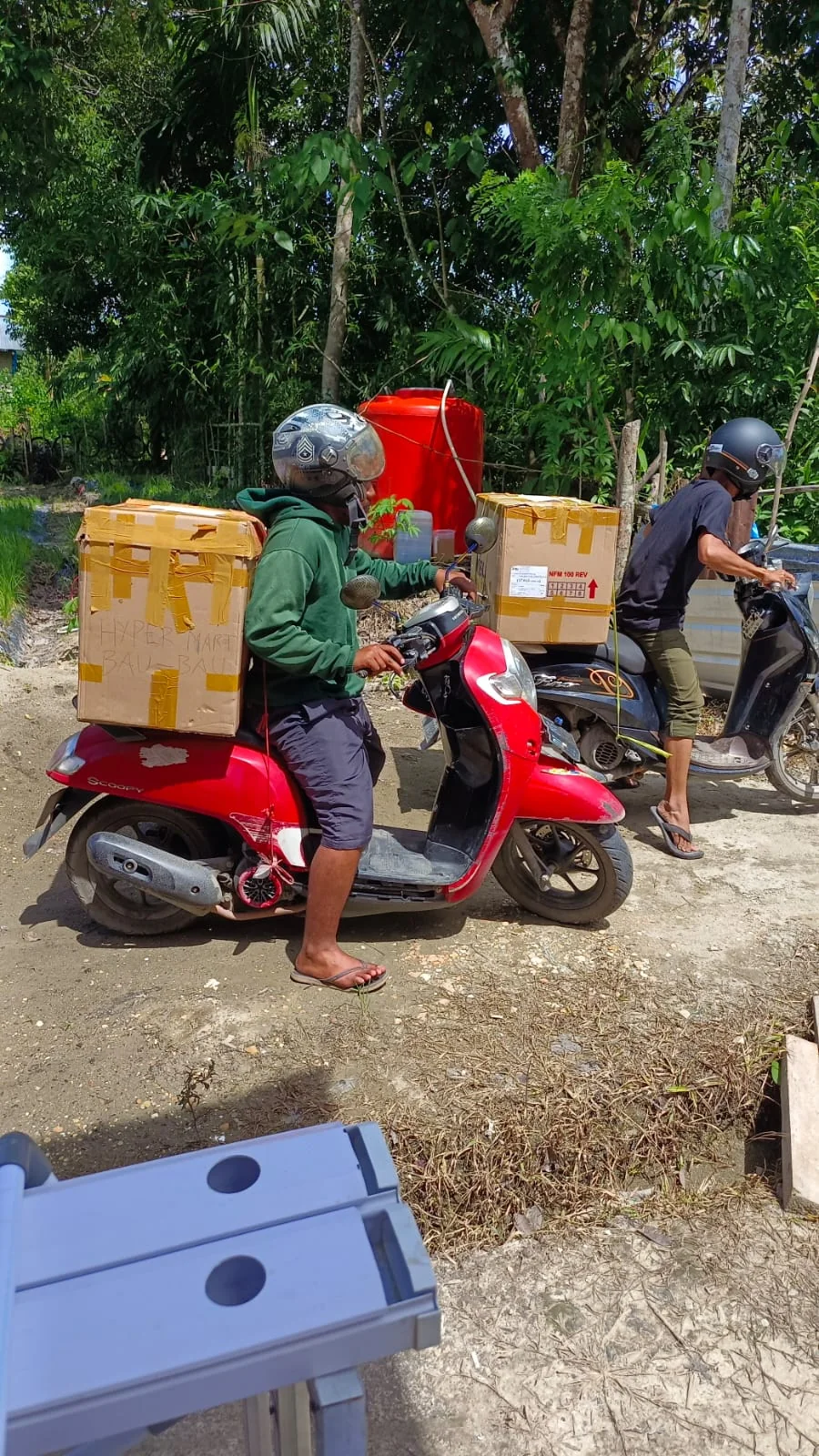 Pengiriman produk ke pelanggan