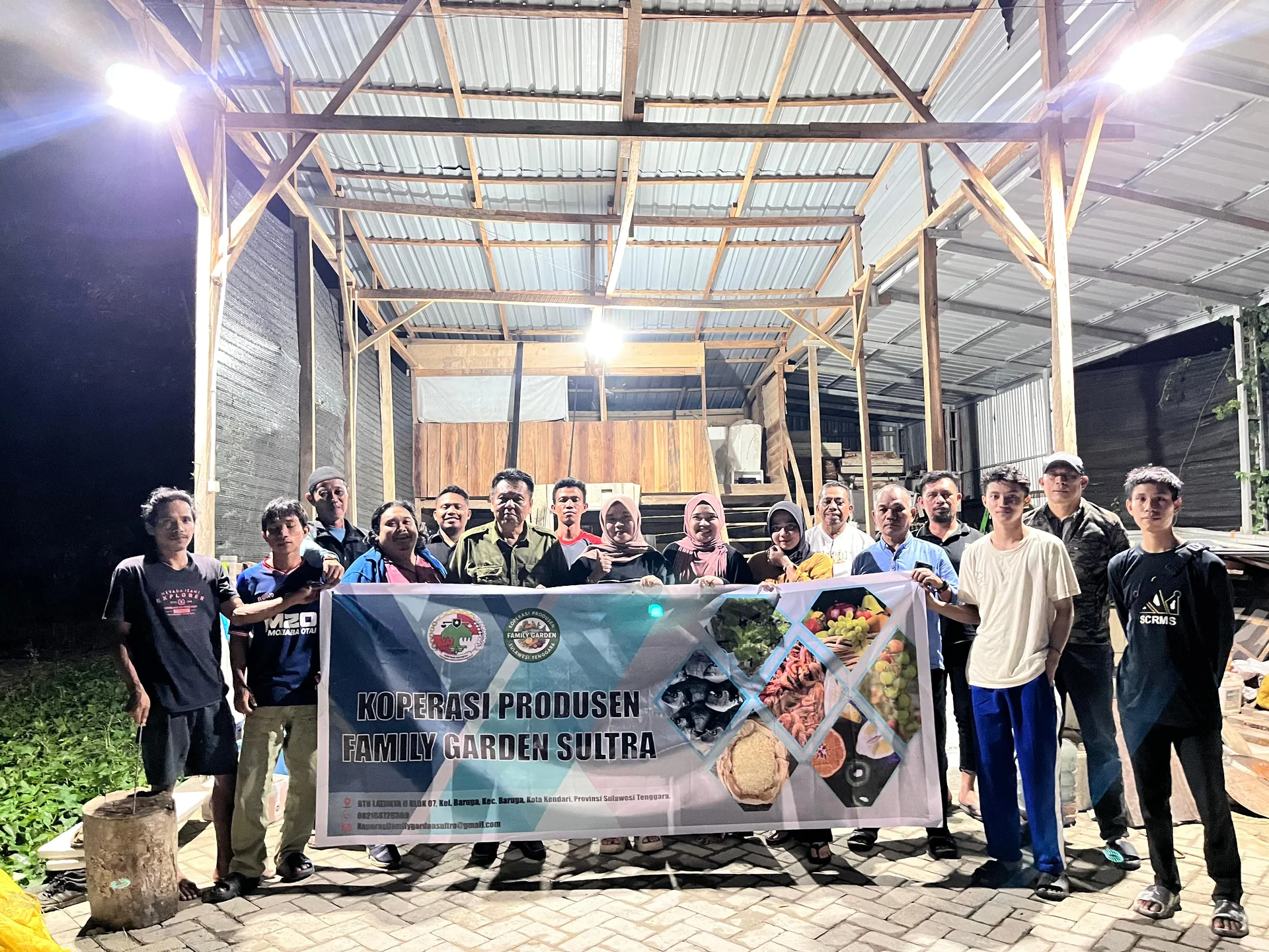 Anggota dan pengelola Family Garden membangun ekosistem bersama