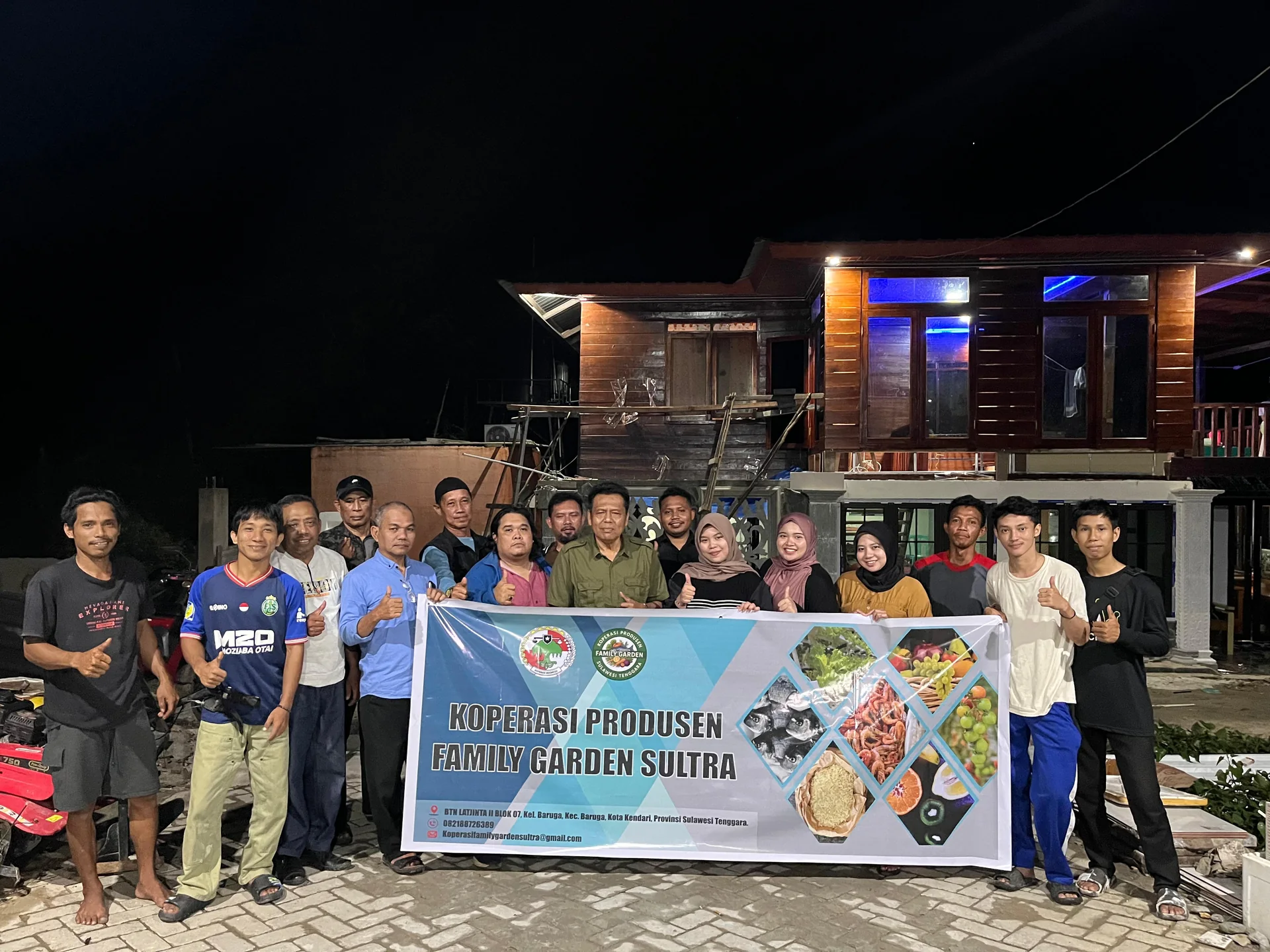 Anggota dan pengelola Koperasi Produsen Family Garden Sultra